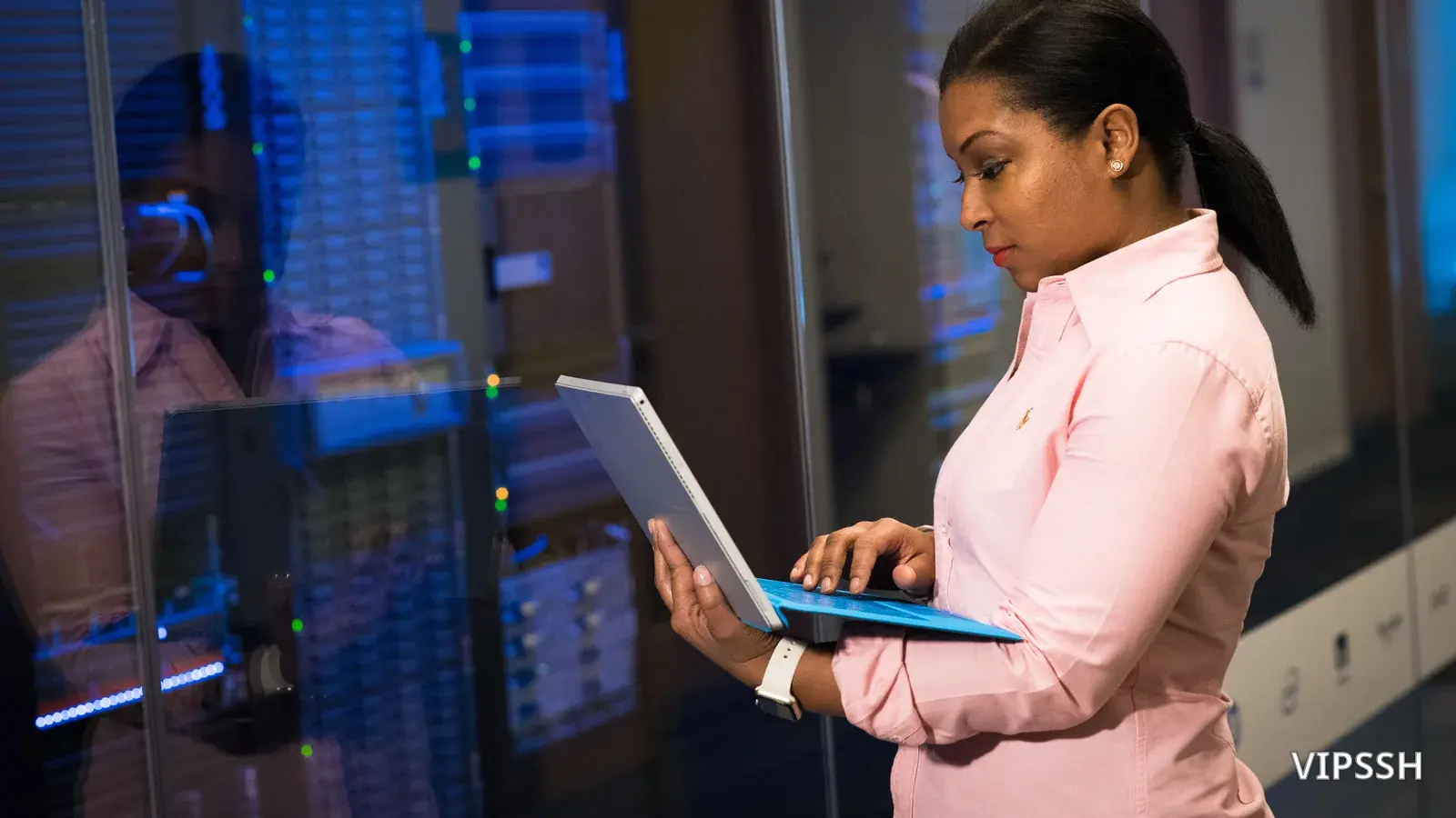 Server infrastructure for checking public status